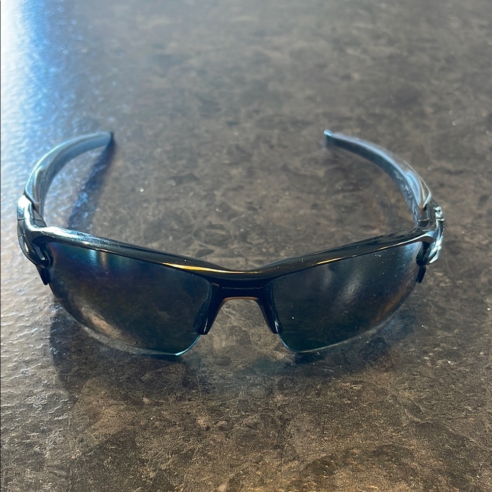 Black Oakley Flak 2.0 sunglasses